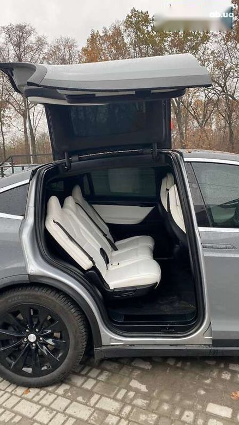 Tesla Model X 2017 - фото 24