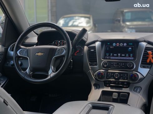 Chevrolet Suburban 2019 белый - фото 42