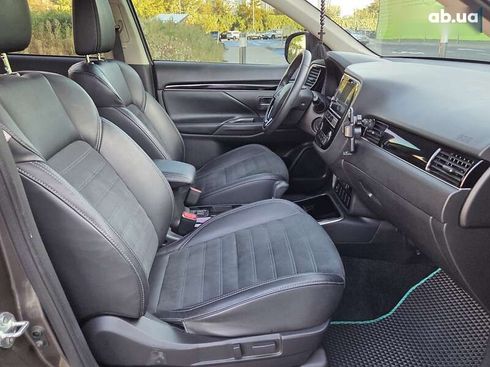 Mitsubishi Outlander 2018 - фото 21