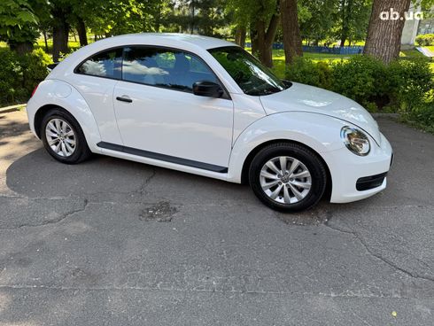 Volkswagen Beetle 2016 белый - фото 4