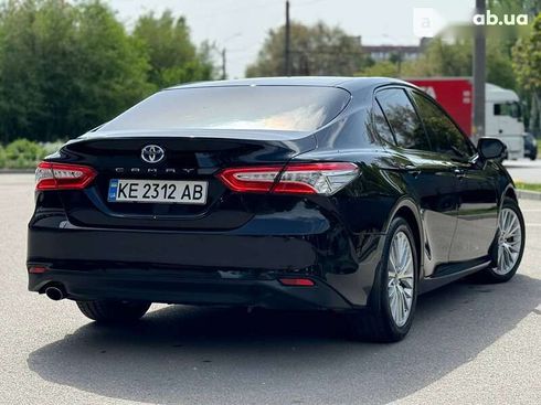 Toyota Camry 2020 - фото 10