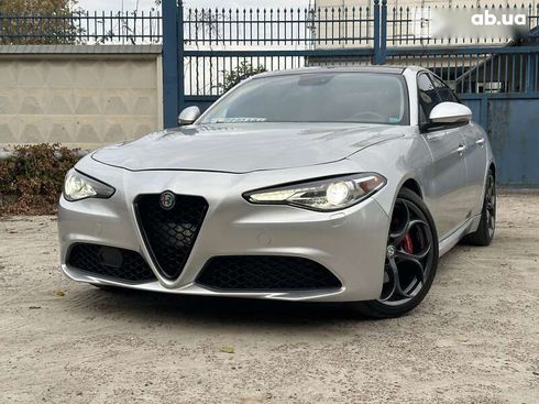 Alfa Romeo Giulia 2017 - фото 15