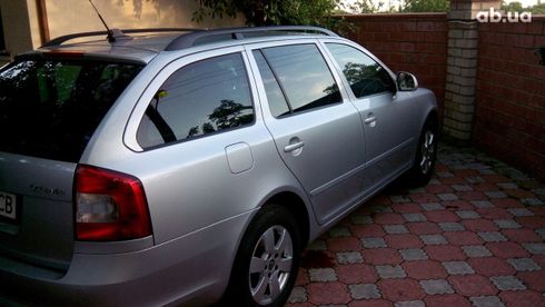 Skoda Octavia 2011 серебристый - фото 6