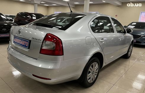 Skoda Octavia 2013 серебристый - фото 4