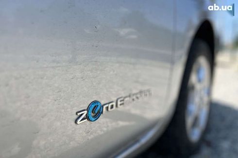 Nissan Leaf 2011 - фото 8