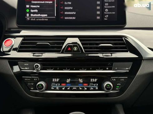 BMW M5 2022 - фото 30