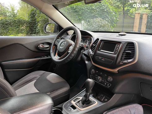 Jeep Cherokee 2014 белый - фото 29