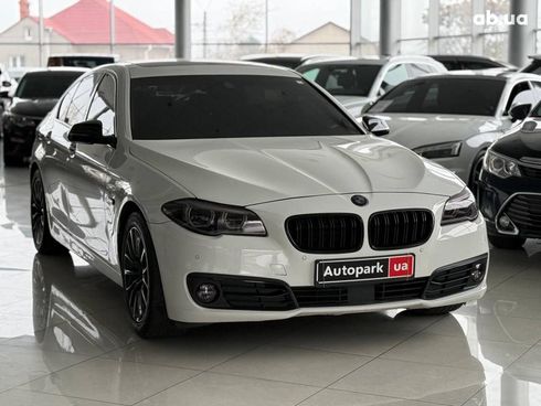 BMW 5 серия 2016 белый - фото 3