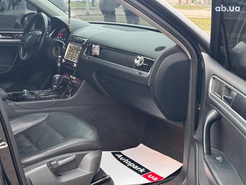 Volkswagen Touareg 2012 черный - фото 16