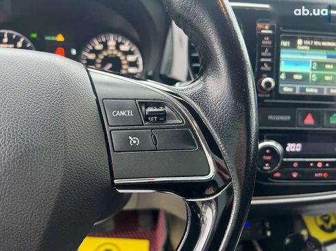 Mitsubishi Outlander 2016 - фото 12