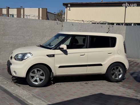 Kia Soul 2010 бежевый - фото 2