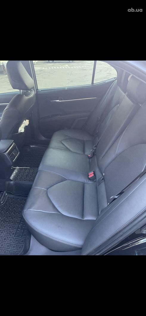 Toyota Camry 2018 черный - фото 15