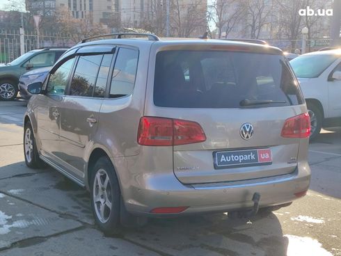 Volkswagen Touran 2011 бежевый - фото 6