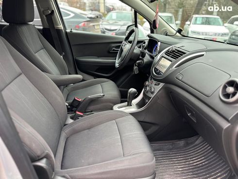 Chevrolet Trax 2016 серый - фото 38
