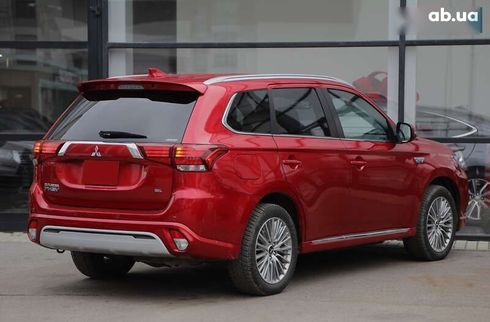 Mitsubishi Outlander 2020 - фото 4