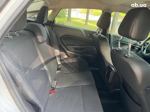 Ford Fiesta 2018 белый - фото 26