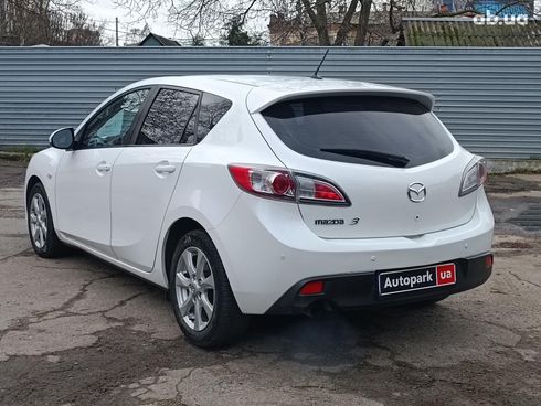 Mazda 3 2010 белый - фото 10