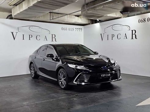 Toyota Camry 2022 - фото 2