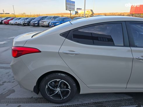 Hyundai Elantra 2012 бежевый - фото 6