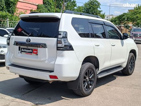 Toyota Land Cruiser Prado 2021 белый - фото 15