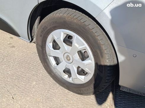 Renault Trafic 2022 серый - фото 14