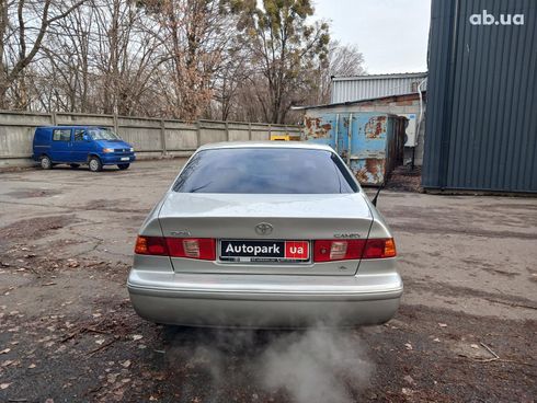 Toyota Camry 2001 серый - фото 9