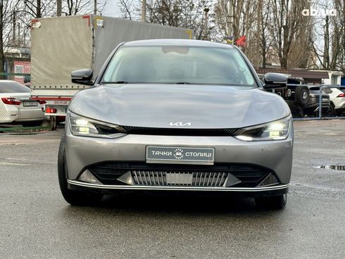 Kia EV6 2023 серый - фото 7