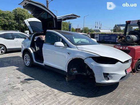 Tesla Model X 2018 - фото 2