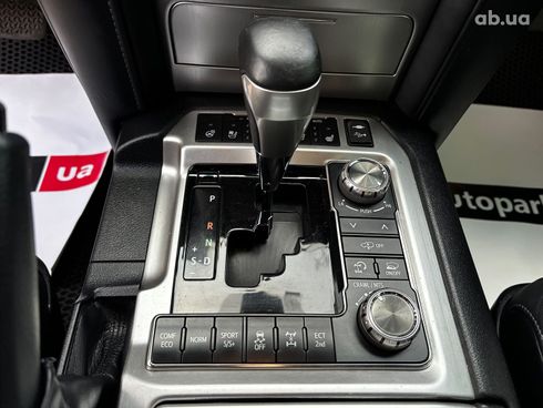 Toyota Land Cruiser 2018 черный - фото 25