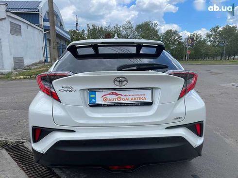 Toyota C-HR 2017 - фото 6