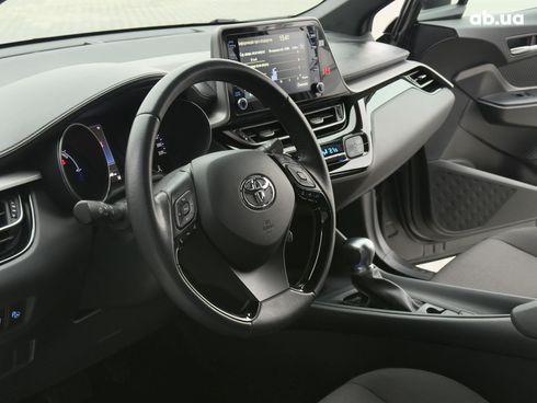Toyota C-HR 2022 серый - фото 47