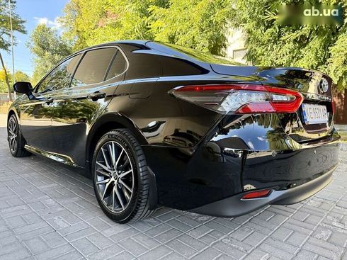 Toyota Camry 2022 - фото 18