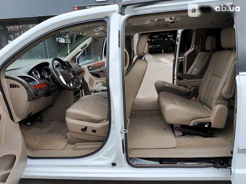 Chrysler town&country 2016 - фото 7