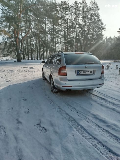 Skoda Octavia 2011 серый - фото 6