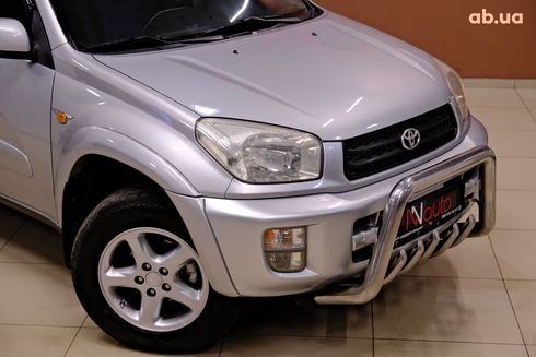 Toyota RAV4 2001 серебристый - фото 3