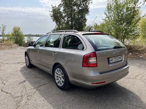 Skoda Octavia 2009 бежевый - фото 7