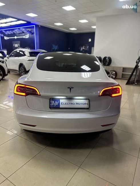 Tesla Model 3 2022 - фото 16