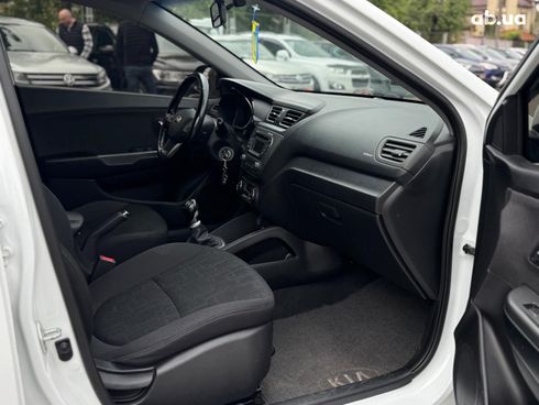 Kia Rio 2013 белый - фото 41