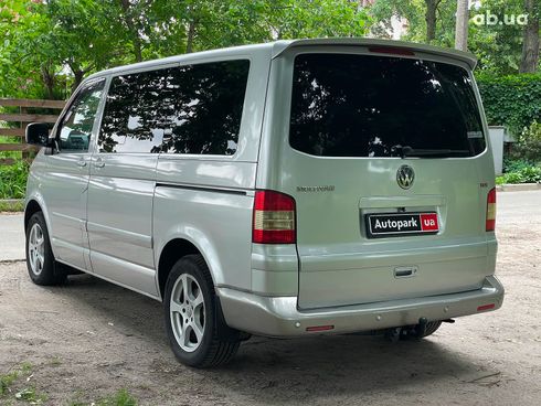 Volkswagen Multivan 2006 серый - фото 10