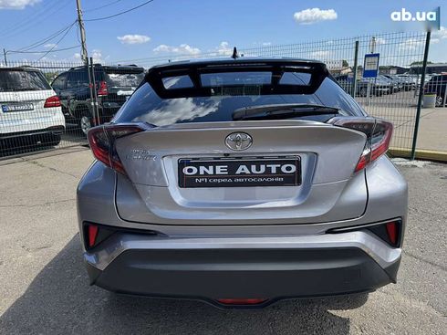 Toyota C-HR 2017 - фото 8