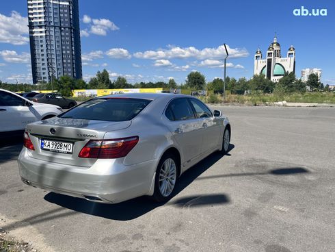 Lexus LS 2010 серебристый - фото 17