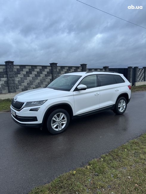 Skoda Kodiaq 2021 белый - фото 2