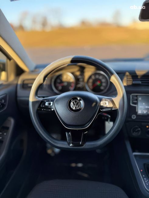 Volkswagen Jetta 2015 белый - фото 13