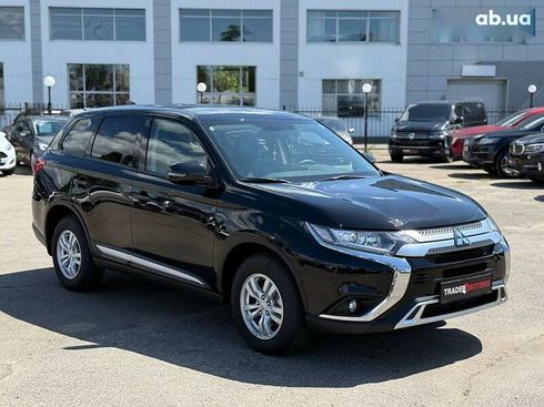 Mitsubishi Outlander 2020 - фото 2