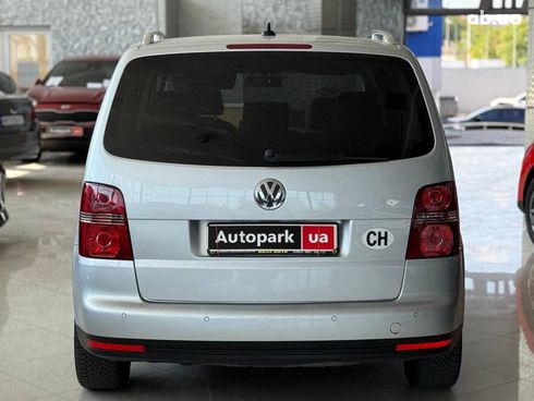 Volkswagen Touran 2010 серый - фото 6