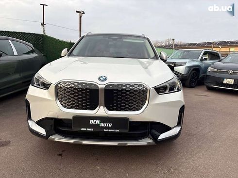 BMW iX1 2023 - фото 2
