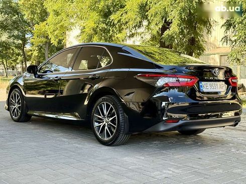 Toyota Camry 2022 - фото 17