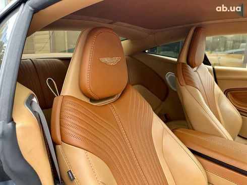 Aston Martin DB11 2017 - фото 28