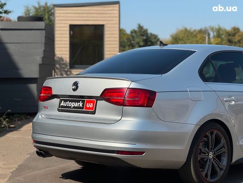 Volkswagen Jetta 2015 серый - фото 11