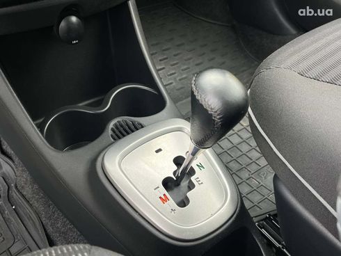 Peugeot 107 2012 желтый - фото 18